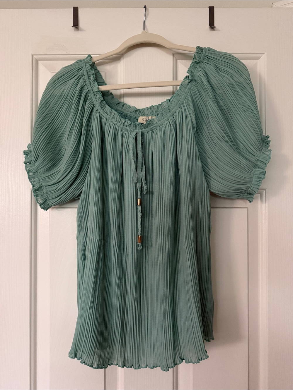 easel Sage Green Pleated Puff-Sleeve Peasant Top